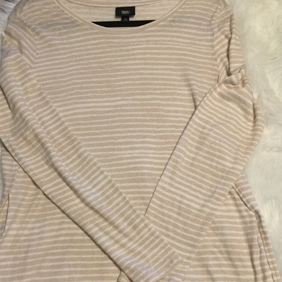👚(bundle 4 items w/👚for $16) Cream and white striped top - Picture 2 of 8
